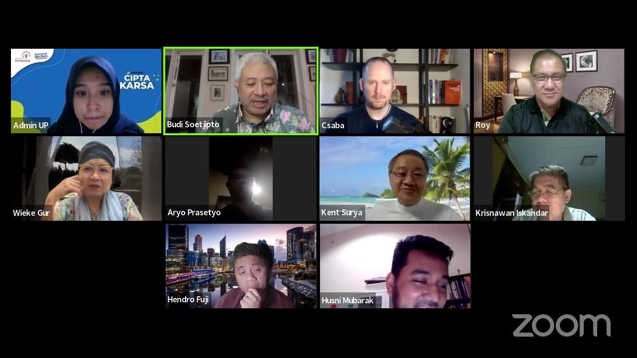 Csaba Toth speaking at a Universitas Pertamina webinar on turning differences into synergy